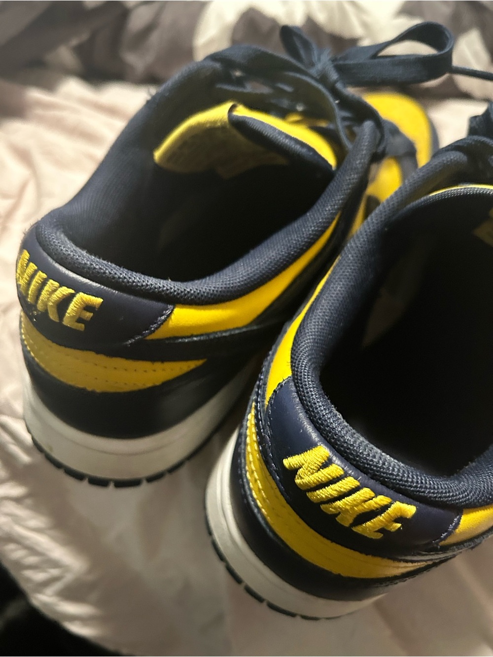 Men’s Nike Low-Top Sneakers in Navy and Yellow